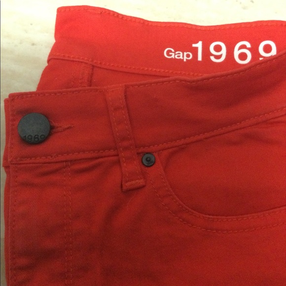 Red Gap legging Jean with zipper detail on back - Picture 4 of 8